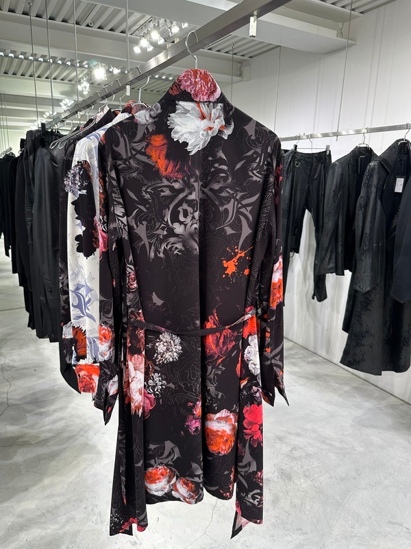 (ͽ���ʡ�10������11������ͽ��/kiryuyrik������奦����奦/Goth Flora Flare Shirt/Black