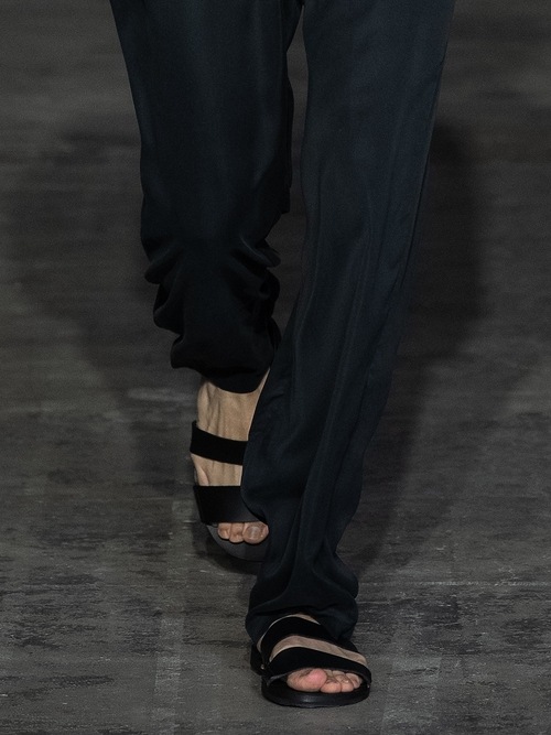 ATTACHMENT�������å�����/SMOOTH LEATHER SLIDE SANDAL/BLACK