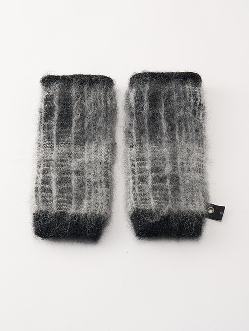 wjk֥른/mohair shaggy knit hand warmer/black check