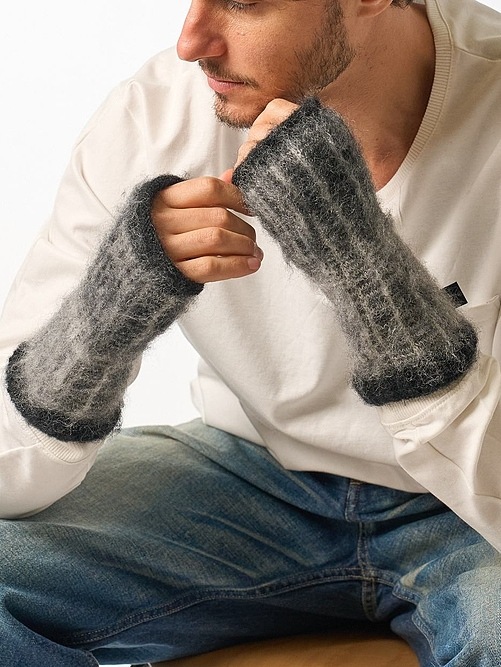 wjk֥른/mohair shaggy knit hand warmer/black check