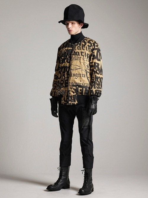 �㴰���nude:masahiko maruyama ���̡���:�ޥ��ҥ��ޥ���/LOGO COLLAGE PRINT OVERSIZED BOMBER JACKET/Beige-Black