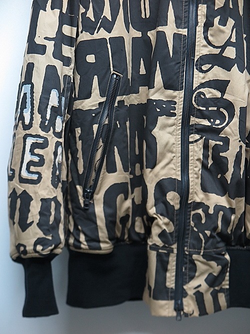 �㴰���nude:masahiko maruyama ���̡���:�ޥ��ҥ��ޥ���/LOGO COLLAGE PRINT OVERSIZED BOMBER JACKET/Beige-Black
