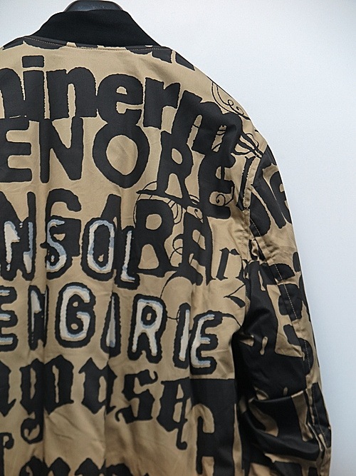 �㴰���nude:masahiko maruyama ���̡���:�ޥ��ҥ��ޥ���/LOGO COLLAGE PRINT OVERSIZED BOMBER JACKET/Beige-Black