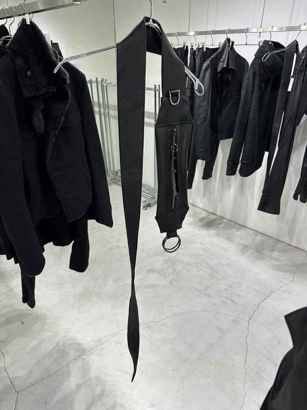 (ͽ���ʡ�10������11������ͽ��/kiryuyrik������奦����奦/Emboss Silley Jersey Body Bag/Black