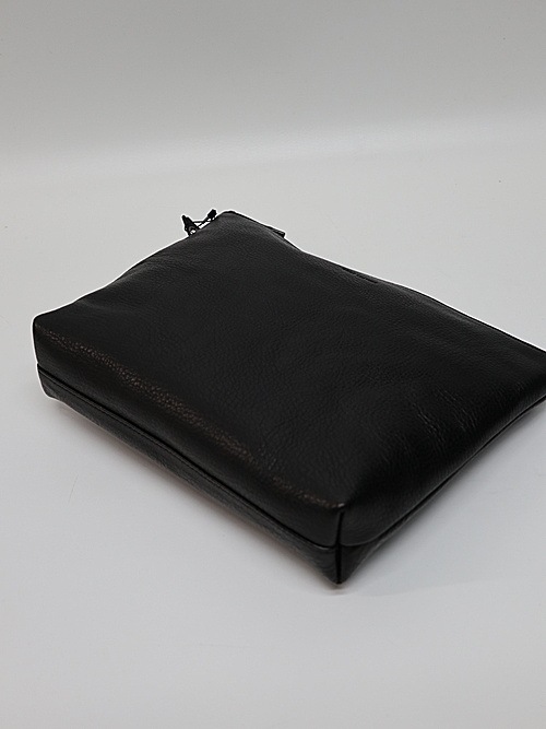 wjk֥른/KOBE LEATHER big poach/black