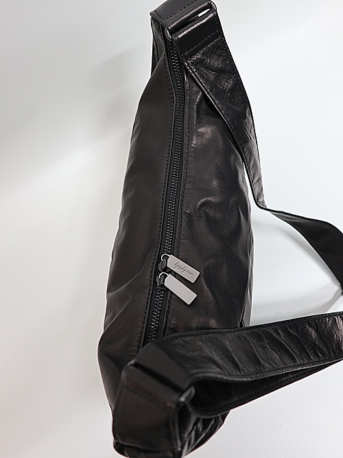 Yohji Yamamoto���襦����ޥ��/������å��ۡ����쥶�����ϡ��եࡼ�󥷥������Хå�/BLACK