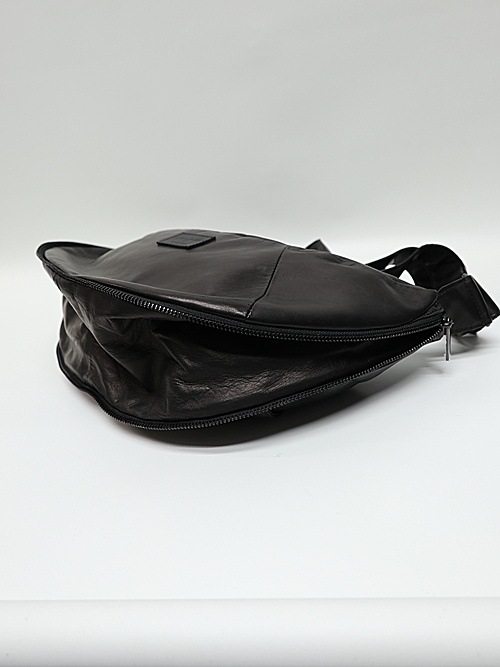 Yohji Yamamoto���襦����ޥ��/������å��ۡ����쥶�����ϡ��եࡼ�󥷥������Хå�/BLACK