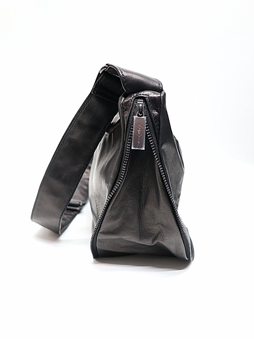 Yohji Yamamoto���襦����ޥ��/������å��ۡ����쥶�����ϡ��եࡼ�󥷥������Хå�/BLACK