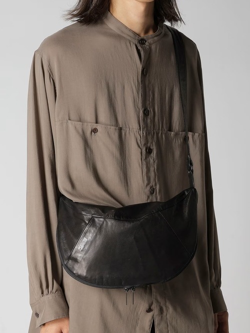 Yohji Yamamoto���襦����ޥ��/������å��ۡ����쥶�����ϡ��եࡼ�󥷥������Хå�/BLACK