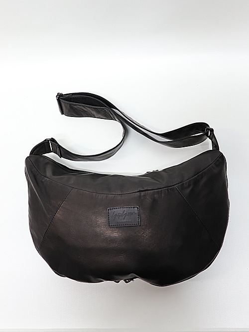 Yohji Yamamoto���襦����ޥ��/������å��ۡ����쥶�����ϡ��եࡼ�󥷥������Хå�/BLACK