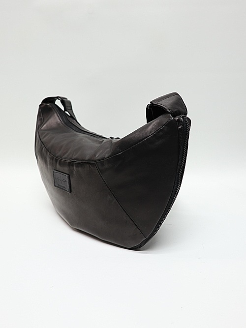 Yohji Yamamoto���襦����ޥ��/������å��ۡ����쥶�����ϡ��եࡼ�󥷥������Хå�/BLACK