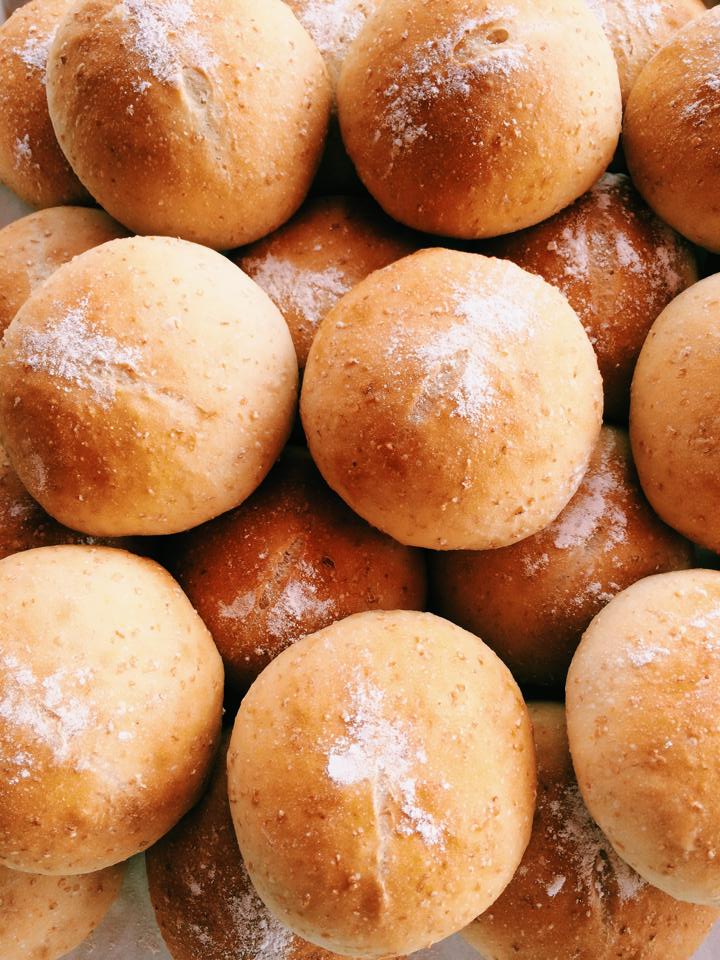 おおがファームの天然酵母パン（15個入り）　オリジナル　国産全粒粉　北海道産小麦粉　春のいぶき　ogafarmオリジナル