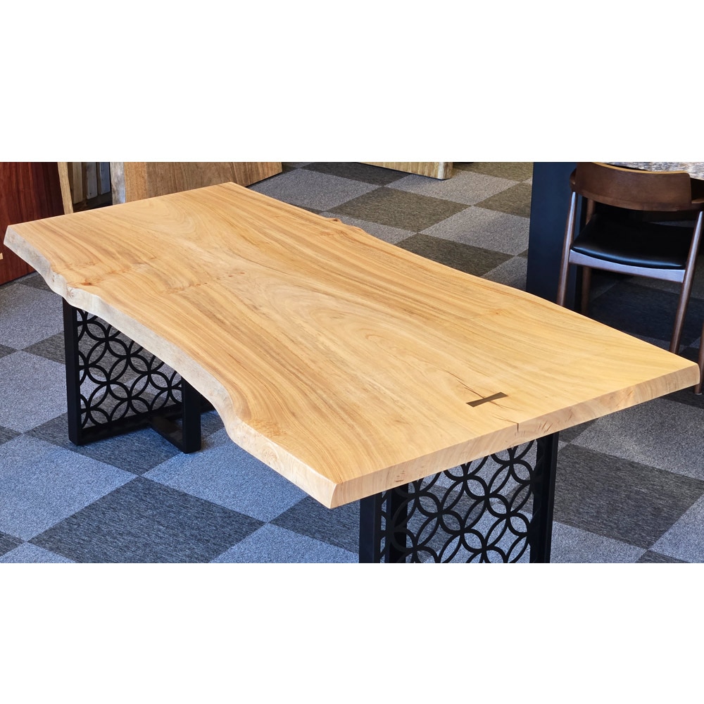 楠(くす) ダイニングテーブル 一枚板 ウレタン塗装(艶なし)