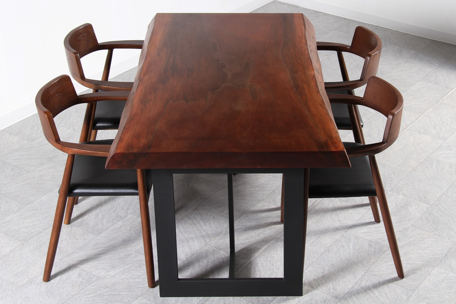 オイル仕上げウォールナット一枚板テーブル脚付き 長さ約160cm超 引き取り限定 オイル仕上げウォールナット一枚板テーブル脚付き 長さ約160cm超