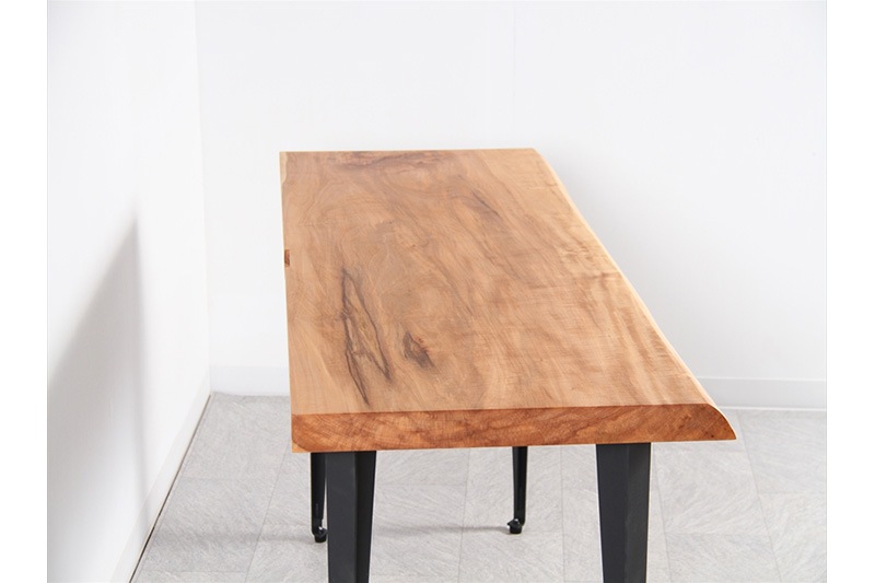 一枚板 栃 PCテーブル(アイアン脚付き)　　オイル仕上げ