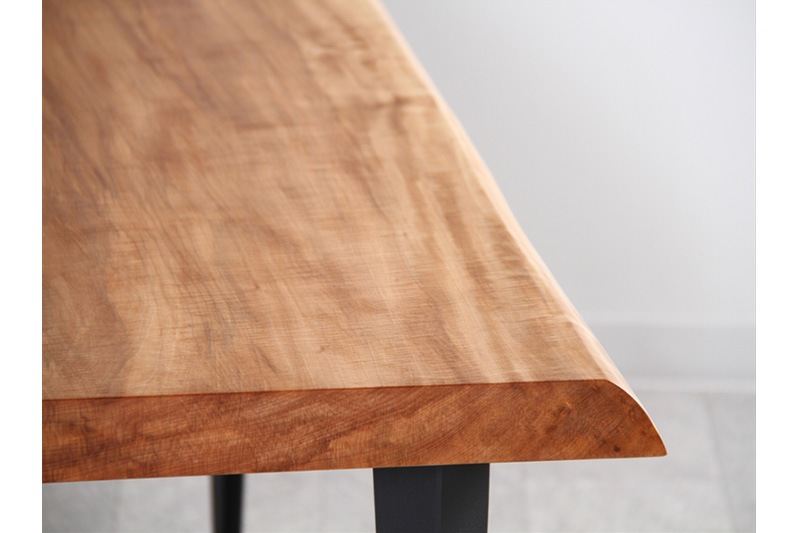 一枚板 栃 PCテーブル(アイアン脚付き)　　オイル仕上げ