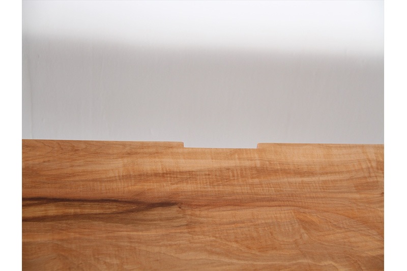 一枚板 栃 PCテーブル(アイアン脚付き)　　オイル仕上げ