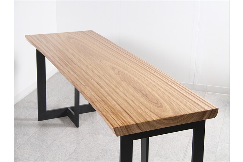 ベリ　一枚板テーブル　一枚板　ウレタン仕上げ