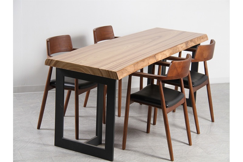 ベリ　一枚板テーブル　一枚板　ウレタン仕上げ