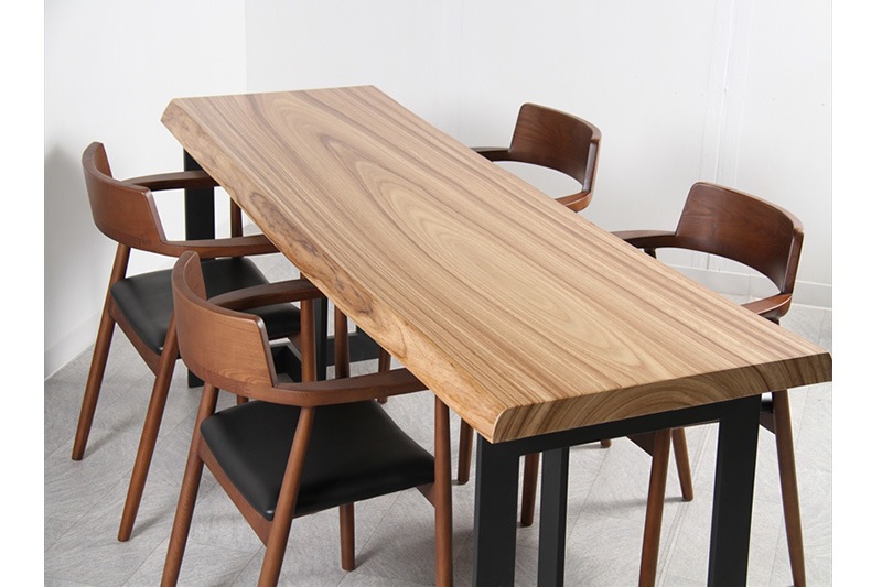 ベリ　一枚板テーブル　一枚板　ウレタン仕上げ