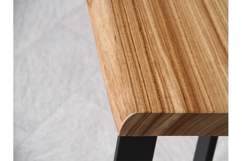 ベリ　一枚板テーブル　一枚板　ウレタン仕上げ