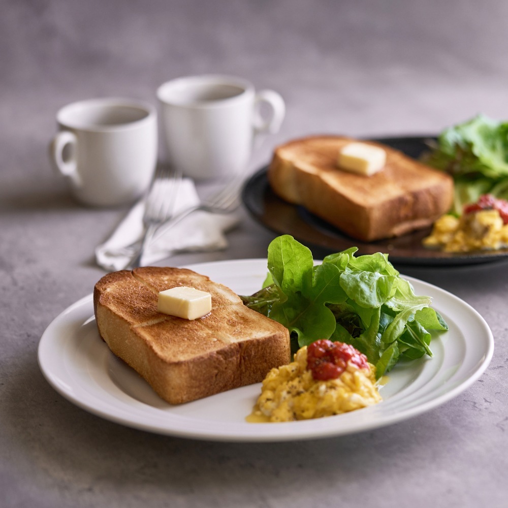 【YAMATSU STANDARD】28cm 大皿 メイン皿 ディナー皿 丸皿 プレート 皿 白 黒 ホワイト ブラック おしゃれ 収納 カフェ食器 シンプル 美濃焼 磁器 ポーセラーツ BPAフリー ギフト 業務用 軽い 日本製