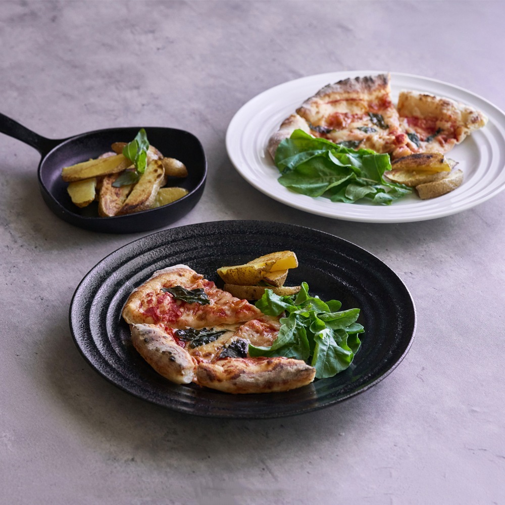 【YAMATSU STANDARD】28cm 大皿 メイン皿 ディナー皿 丸皿 プレート 皿 白 黒 ホワイト ブラック おしゃれ 収納 カフェ食器 シンプル 美濃焼 磁器 ポーセラーツ BPAフリー ギフト 業務用 軽い 日本製