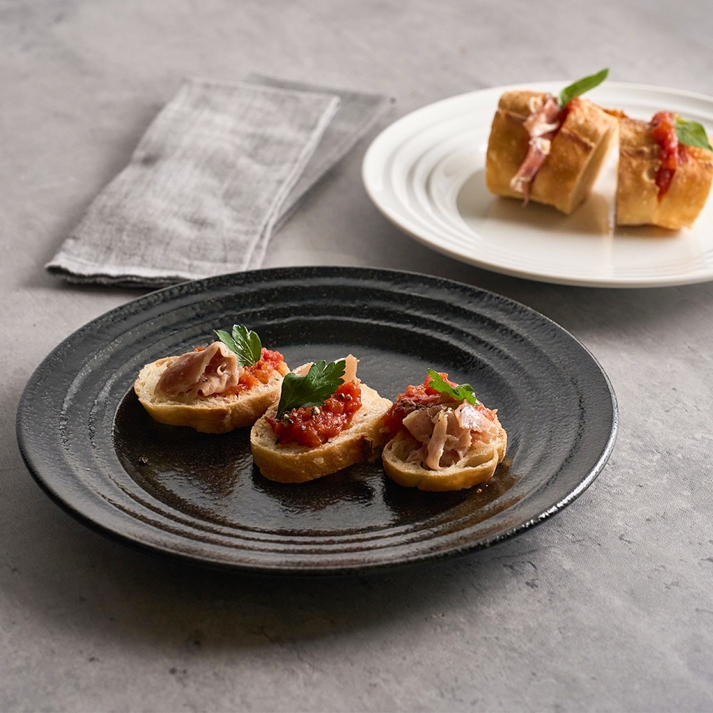 【YAMATSU STANDARD】23cm 中皿 ミート皿 スープ皿 カレー パスタ 盛り皿 丸皿 プレート 皿 白 黒 ホワイト ブラック おしゃれ 収納 カフェ食器 シンプル 美濃焼 磁器 ポーセラーツ BPAフリー ギフト 業務用 軽い 日本製