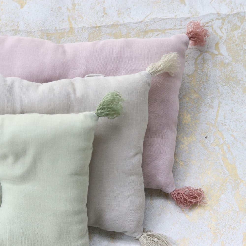 《在庫処分 半額》【日本製】 やわらかガーゼ 授乳クッションにもなる!ベビーピロー&ラトルセット コットン100% Lien de famille リヤンドファミーユ 《ギフトBOX付き》キララ ピンク グレー グリーン