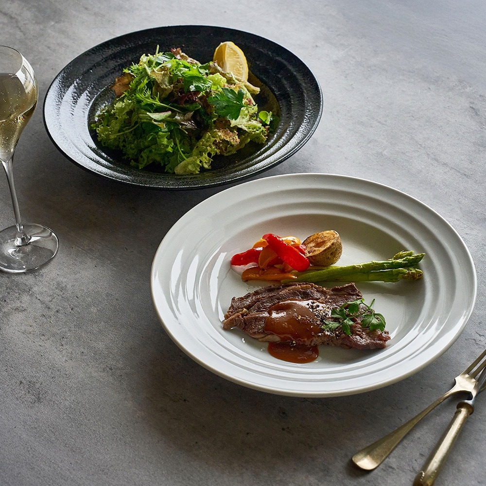 【YAMATSU STANDARD】28cm 大皿 メイン皿 ディナー皿 パスタ カレー 丸皿 プレート 皿 白 黒 ホワイト ブラック おしゃれ 収納 カフェ食器 シンプル 美濃焼 磁器 ポーセラーツ BPAフリー ギフト 業務用 軽い 日本製