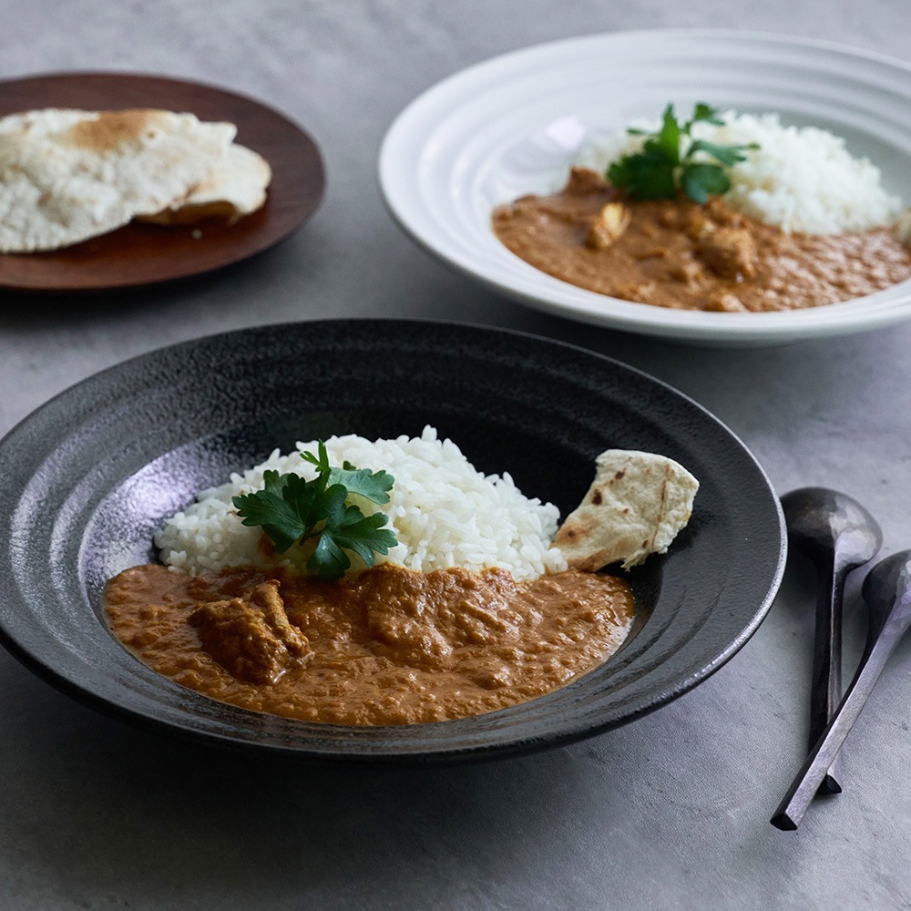 【YAMATSU STANDARD】25cm 大皿 メイン皿 ディナー皿 パスタ カレー 丸皿 プレート 皿 白 黒 ホワイト ブラック おしゃれ 収納 カフェ食器 シンプル 美濃焼 磁器 ポーセラーツ BPAフリー ギフト 業務用 軽い 日本製