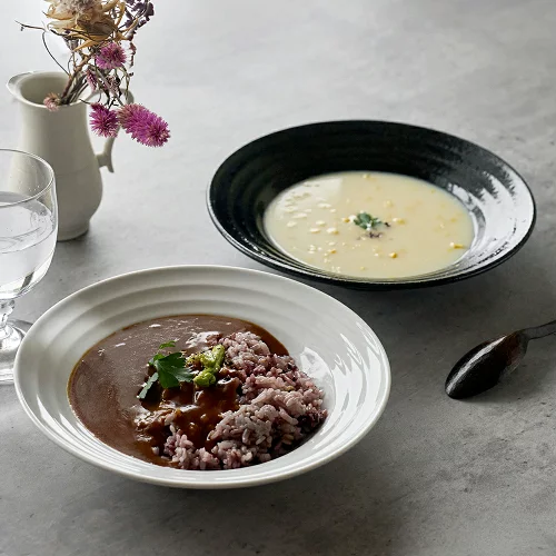 【YAMATSU STANDARD】22cm 中皿 ミート皿 ワンプレート カレー パスタ サラダ 丸皿 プレート 皿 白 黒 ホワイト ブラック おしゃれ 収納 カフェ食器 シンプル 美濃焼 磁器 ポーセラーツ BPAフリー ギフト 業務用 軽い 日本製