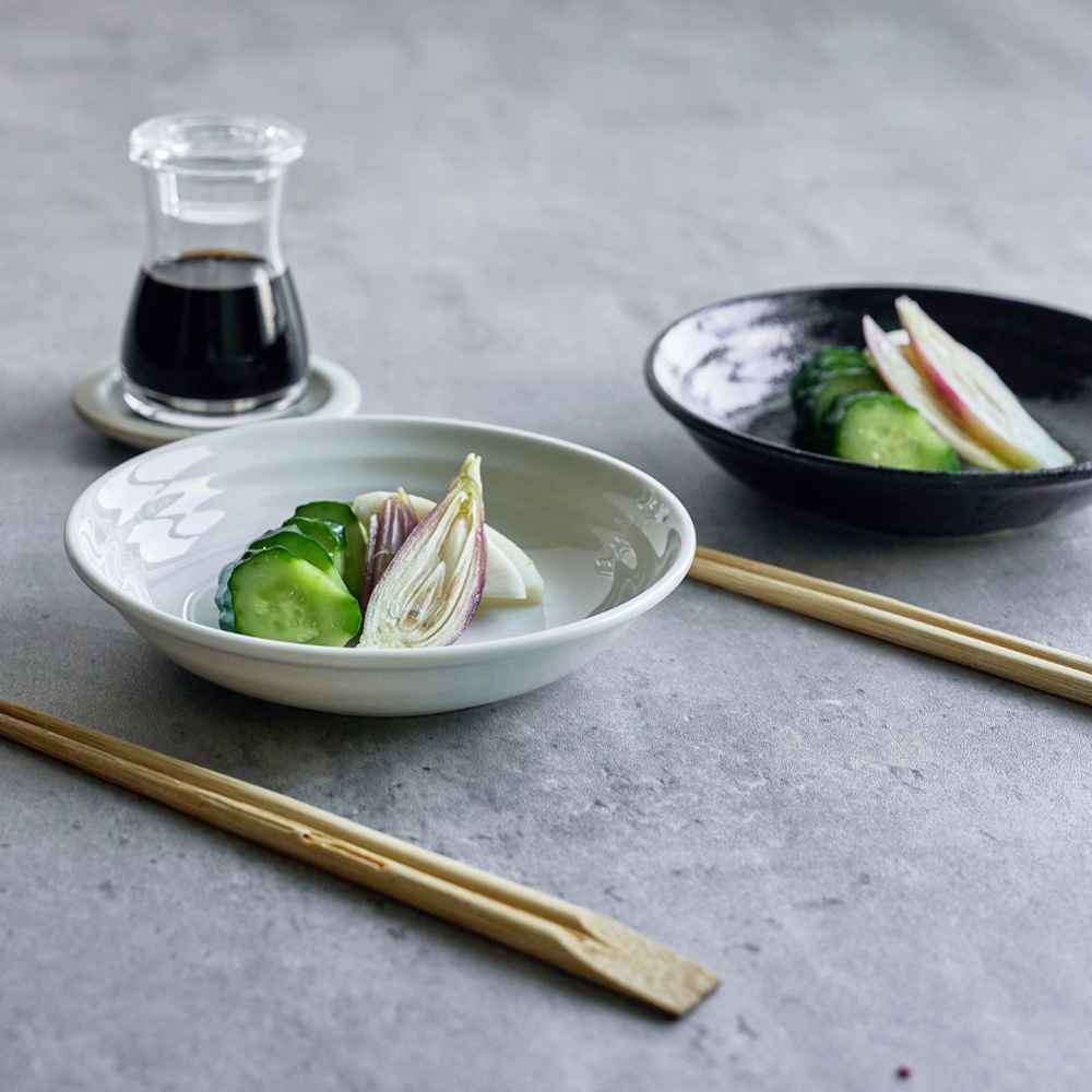 【YAMATSU STANDARD】14cm 小皿 副菜 取鉢 取り皿 おつまみ おやつ 丸皿 プレート 皿 白 黒 ホワイト ブラック おしゃれ 収納 カフェ食器 シンプル 美濃焼 磁器 ポーセラーツ BPAフリー ギフト 業務用 軽い 日本製