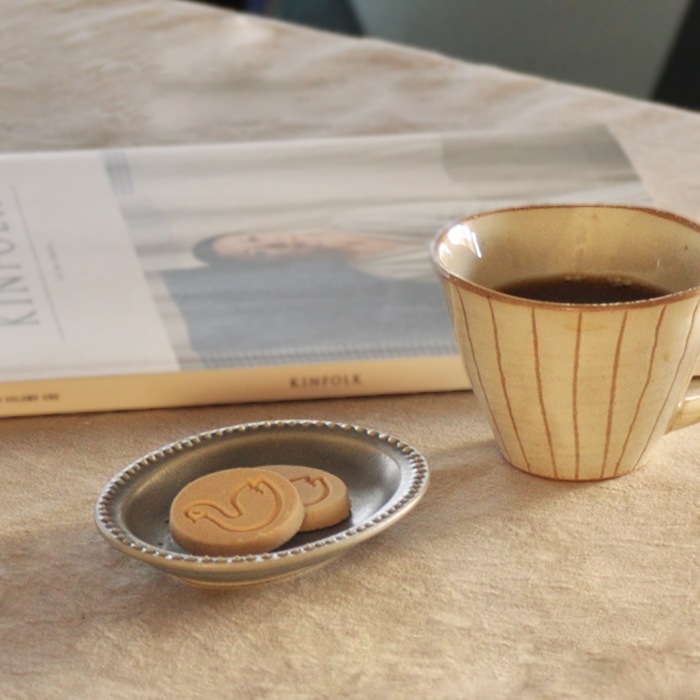 【12.5cm】ドットのレリーフがキュートなオーバルの豆皿