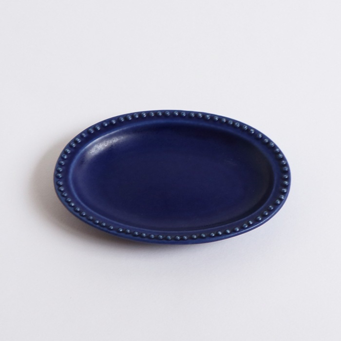 【12.5cm】ドットのレリーフがキュートなオーバルの豆皿