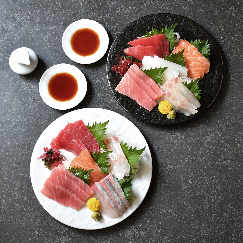 【YAMATSU STANDARD】22cm 中皿 朝食 丸皿 プレート 皿 白 黒 ホワイト ブラック おしゃれ 収納 カフェ食器 シンプル 美濃焼 磁器 ポーセラーツ BPAフリー ギフト 業務用 軽い 日本製