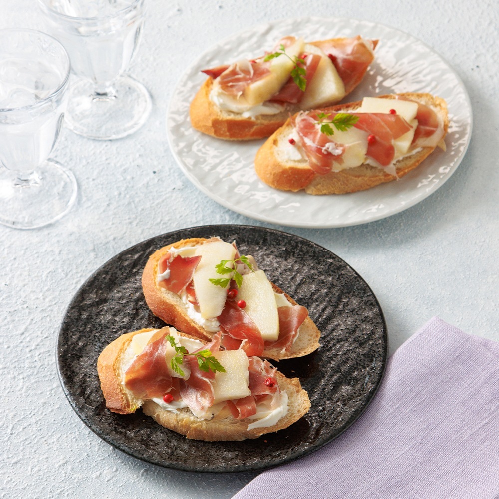 【YAMATSU STANDARD】19cm 中皿 取り皿 おやつ 丸皿 プレート 皿 白 黒 ホワイト ブラック おしゃれ 収納 カフェ食器 シンプル 美濃焼 磁器 ポーセラーツ BPAフリー ギフト 業務用 軽い 日本製