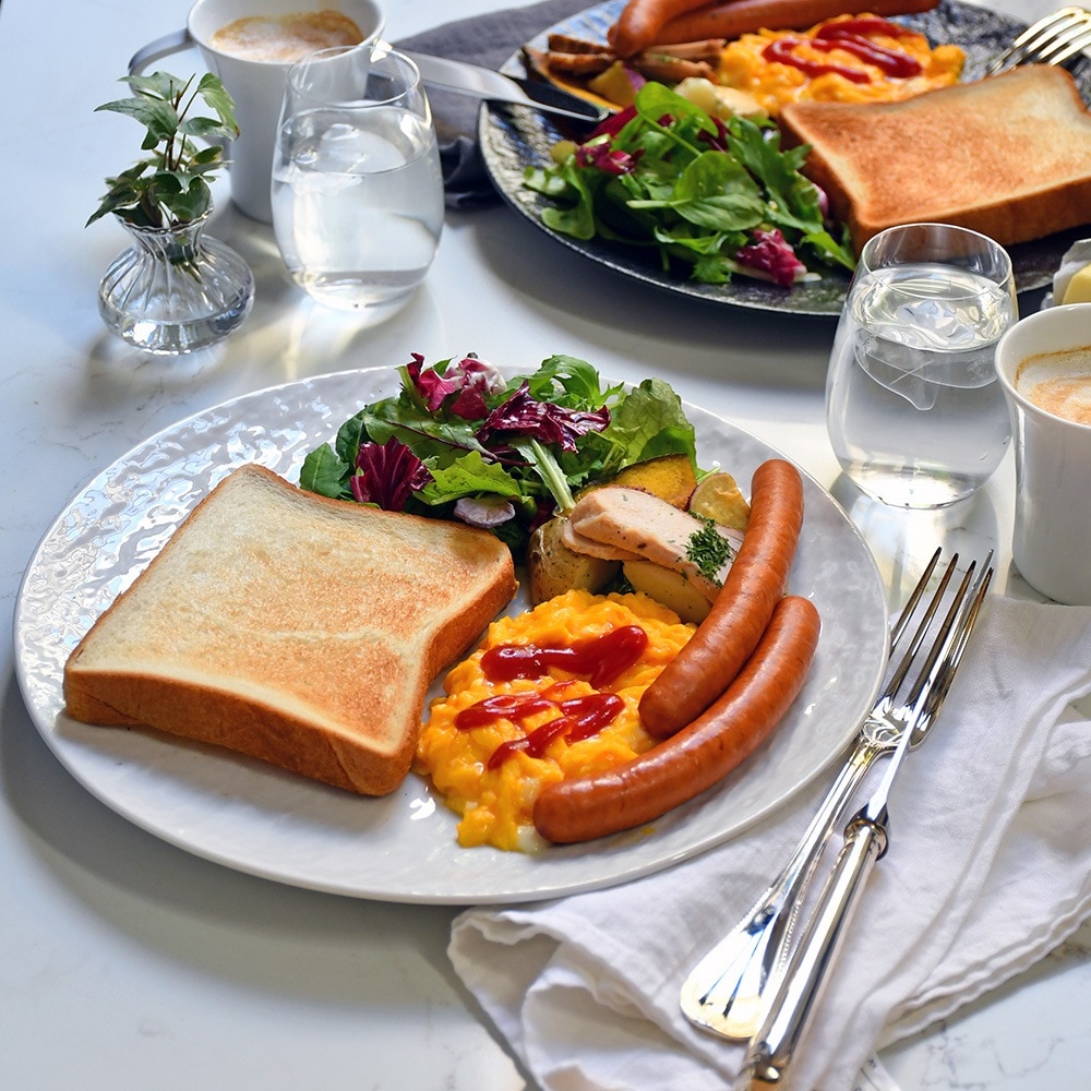 【YAMATSU STANDARD】28cm 大皿 メイン皿 ディナー皿 丸皿 プレート 皿 白 黒 ホワイト ブラック おしゃれ 収納 カフェ食器 シンプル 美濃焼 磁器 ポーセラーツ BPAフリー ギフト 業務用 軽い 日本製