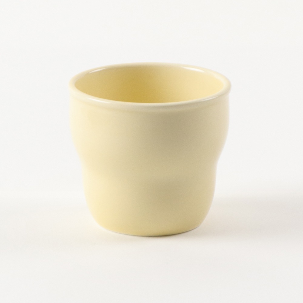 ★数量限定 お得なアウトレット品★ 強化磁器【 こども用コップ 170cc】くぼみがあるから持ちやすい。はじめて食器を使うお子さまに！