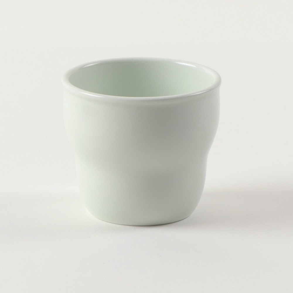 ★数量限定 お得なアウトレット品★ 強化磁器【 こども用コップ 170cc】くぼみがあるから持ちやすい。はじめて食器を使うお子さまに！