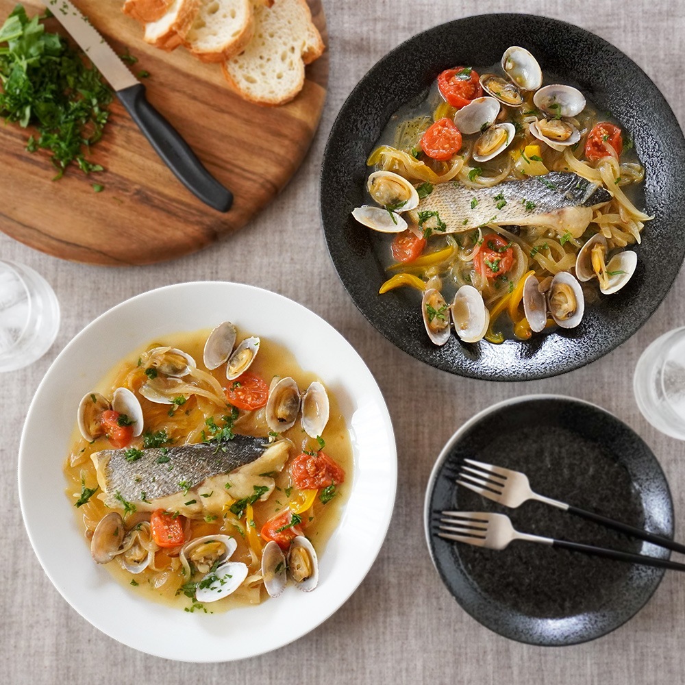 【YAMATSU STANDARD】26cm 大皿 メイン皿 ディナー皿 丸皿 プレート 皿 白 黒 ホワイト ブラック おしゃれ 収納 カフェ食器 シンプル 美濃焼 磁器 ポーセラーツ BPAフリー ギフト 業務用 軽い 日本製