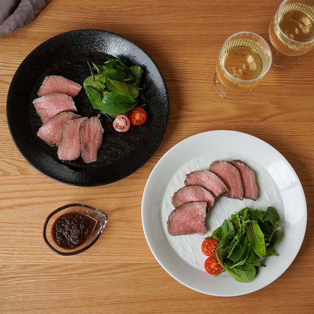 【YAMATSU STANDARD】26cm 大皿 メイン皿 ディナー皿 丸皿 プレート 皿 白 黒 ホワイト ブラック おしゃれ 収納 カフェ食器 シンプル 美濃焼 磁器 ポーセラーツ BPAフリー ギフト 業務用 軽い 日本製