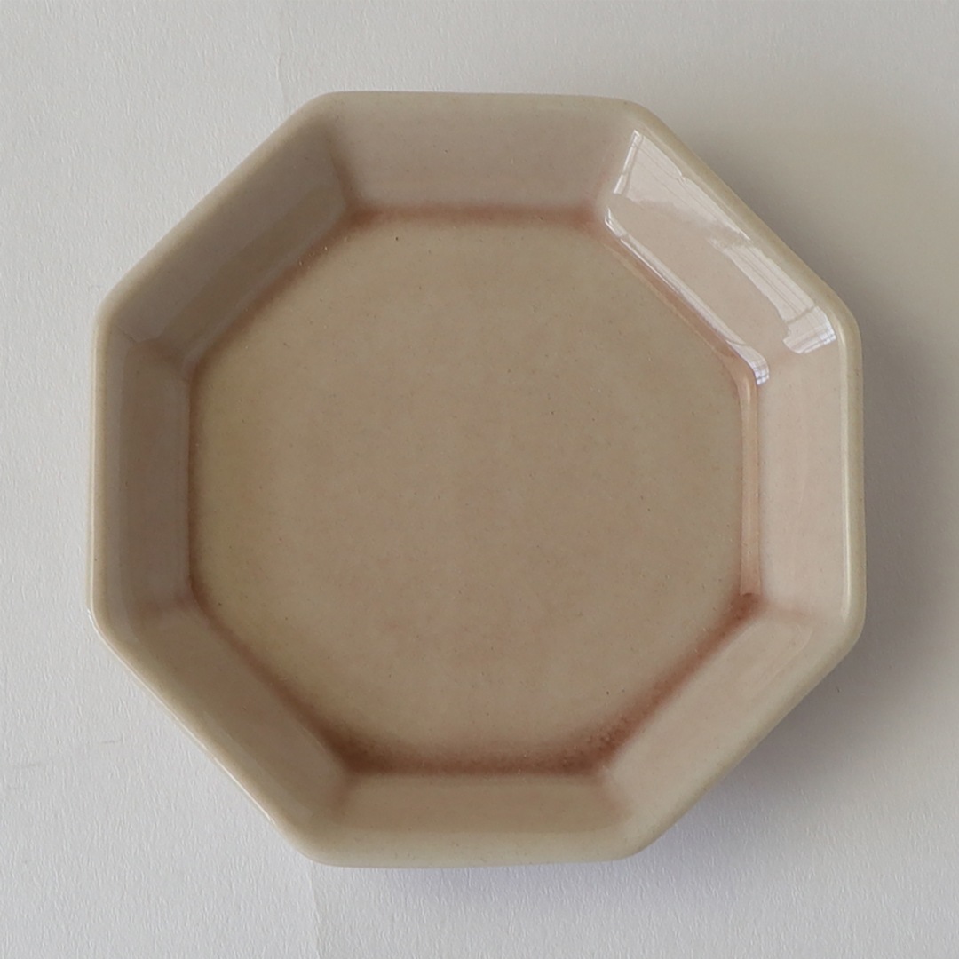ベージュの八角形陶器皿 八角形のかわいいおやつ皿】 | すべての商品 | まるくぱーじゅ【公式SHOP】