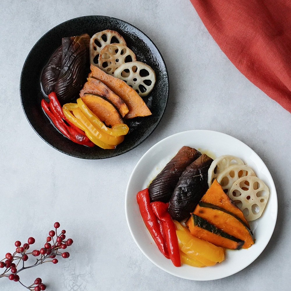 【YAMATSU STANDARD】17cm 小皿 副菜 取り皿 おやつ 丸皿 プレート 皿 白 黒 ホワイト ブラック おしゃれ 収納 カフェ食器 シンプル 美濃焼 磁器 ポーセラーツ BPAフリー ギフト 業務用 軽い 日本製