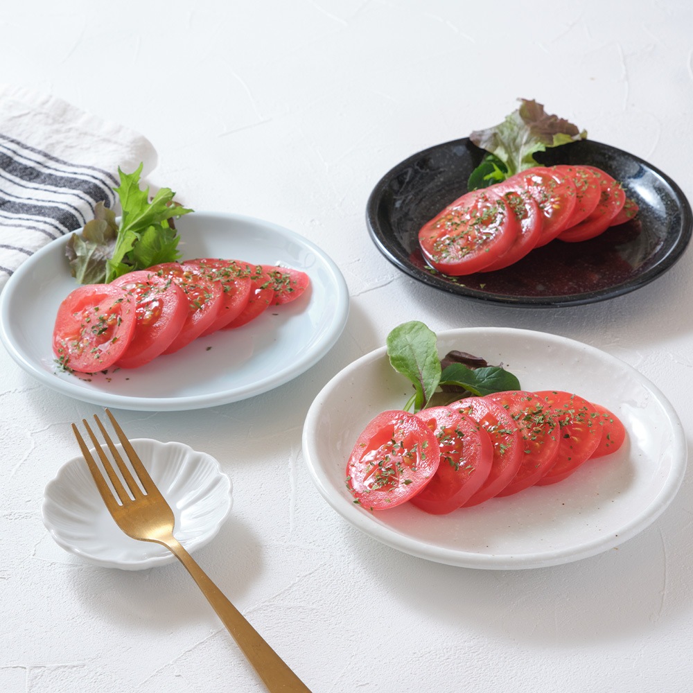 【YAMATSU STANDARD】17cm 小皿 平皿 取り皿 副菜 サラダ おやつ シンプル 丸皿 プレート 皿 白 黒 青 ホワイト ブラック ライトブルー おしゃれ 収納 カフェ食器 シンプル 美濃焼 磁器 ポーセラーツ BPAフリー ギフト 業務用 軽い 日本製