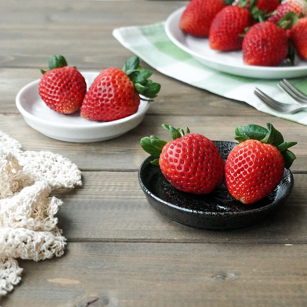 【YAMATSU STANDARD】10cm 小皿 副菜 取鉢 豆皿 醤油皿 おやつ 丸皿 プレート 皿 白 黒 ホワイト ブラック おしゃれ 収納 カフェ食器 シンプル 美濃焼 磁器 ポーセラーツ BPAフリー ギフト 業務用 軽い 日本製