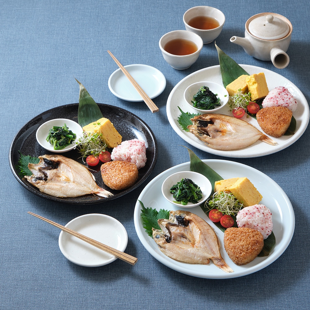 【YAMATSU STANDARD】28cm 大皿 メイン皿 ディナー皿 ワンプレート 丸皿 プレート 皿 白 黒 青 ホワイト ブラック ライトブルー おしゃれ 収納 カフェ食器 シンプル 美濃焼 磁器 ポーセラーツ BPAフリー ギフト 業務用 軽い 日本製