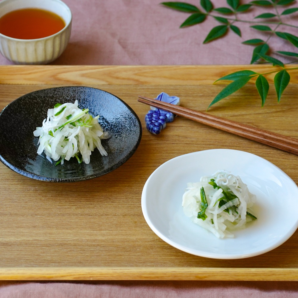 【YAMATSU STANDARD】14cm 小皿 副菜 取鉢 取り皿 おつまみ おやつ 丸皿 プレート 皿 白 黒 ホワイト ブラック おしゃれ 収納 カフェ食器 シンプル 美濃焼 磁器 ポーセラーツ BPAフリー ギフト 業務用 軽い 日本製