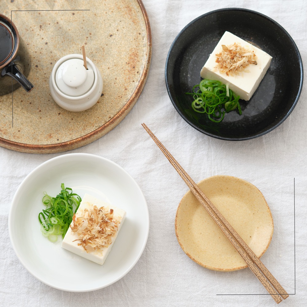 【YAMATSU STANDARD】14cm 小皿 副菜 取鉢 取り皿 おつまみ おやつ 丸皿 プレート 皿 白 黒 ホワイト ブラック 小皿〜17.9 おしゃれ 収納 カフェ食器 シンプル 美濃焼 磁器 ポーセラーツ BPAフリー ギフト 業務用 軽い 日本製