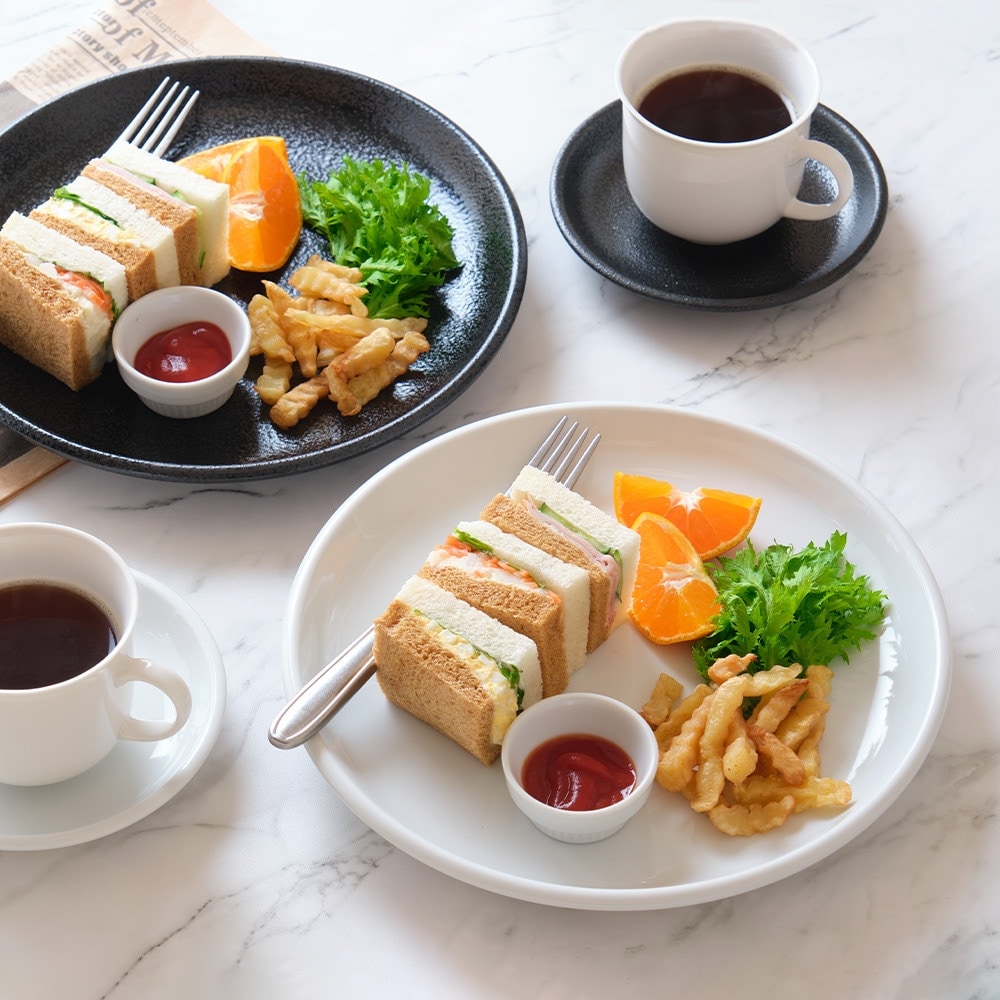 【YAMATSU STANDARD】24cm 中皿 メイン皿 取り皿 丸皿 プレート 皿 白 黒 ホワイト ブラック おしゃれ 収納 カフェ食器 シンプル 美濃焼 磁器 ポーセラーツ BPAフリー ギフト 業務用 軽い 日本製